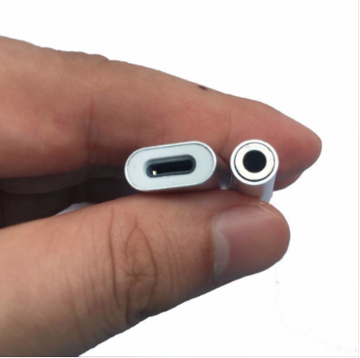 Iphone 7 / 7+ Dual Adaptor - (Aux + lightning port)