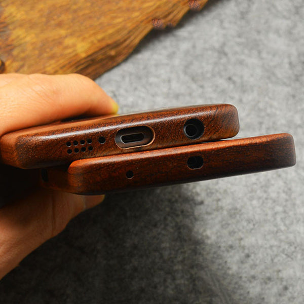 Fully Wooden Wolf Case (Samsung + Iphone)